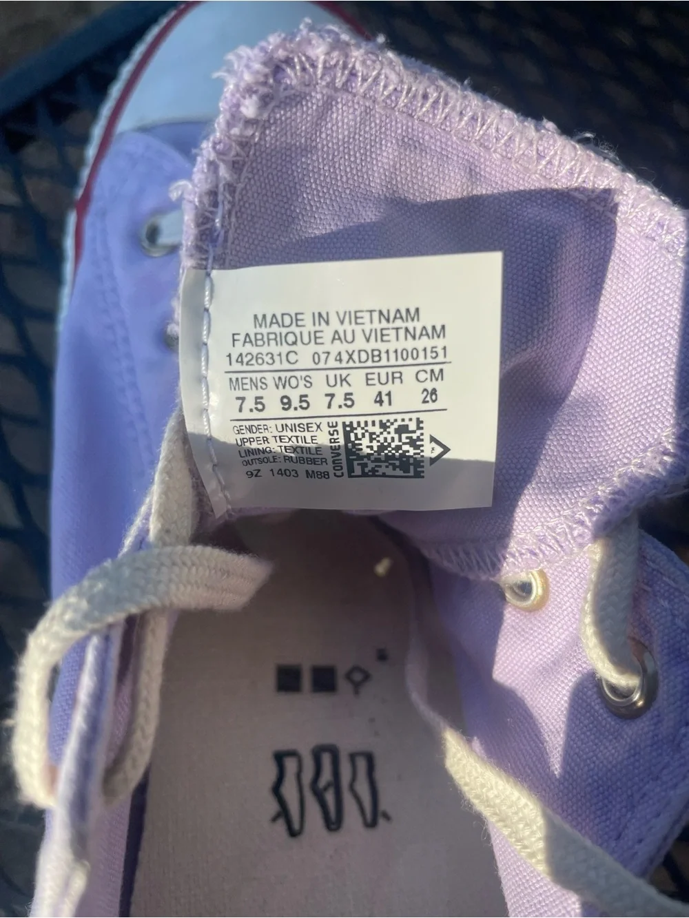 Converse low -Top Lavender  Sneakers with Red Trim